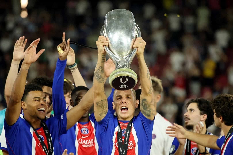 Tien jaar later keerde Lucas Digne terug naar Paris Saint-Germain